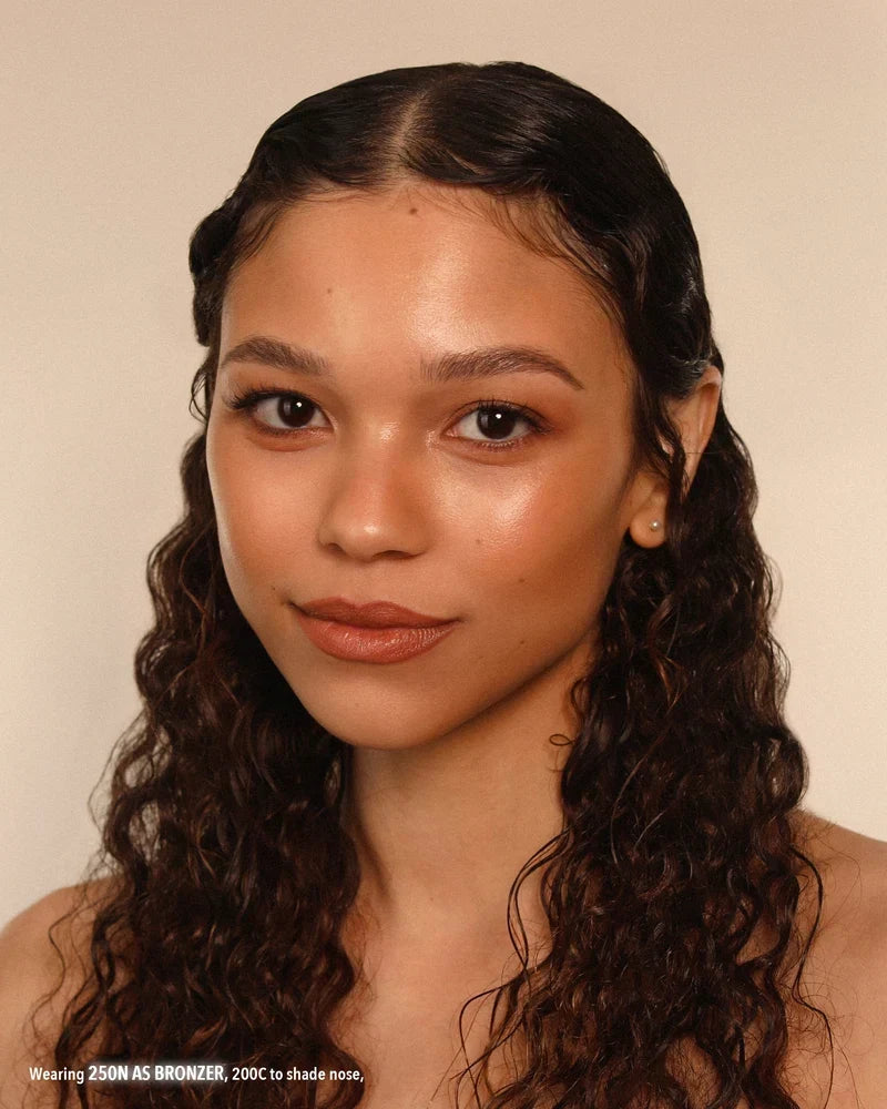 Toasty makeup -trendi: MOIRA Stay Golden Bronzer, lämmin sunkissed-look